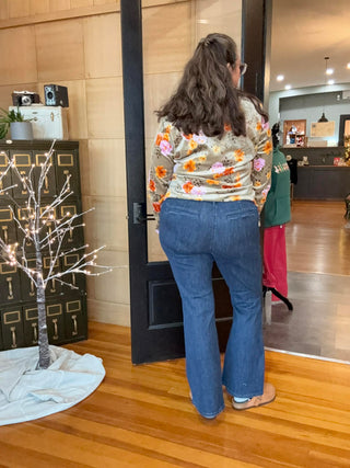 CLASSY DARK WASH HIGH WAIST FLARE WITH TROUSER PATCH POCKETS JUDY BLUE JEANS (Copy)