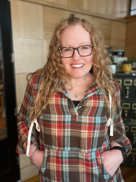 BROWN PLAID PULLOVER DRESS WITH FRONT POCKET AND HOOD