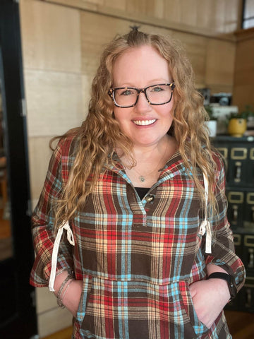 BROWN PLAID PULLOVER DRESS WITH FRONT POCKET AND HOOD