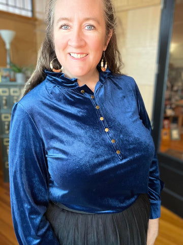 DEEP NAVY VELVET TOP WITH BUTTONS AND LONG SLEEVES