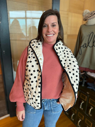 POLKA DOT PRINT PIPING DETAIL QUILTED VEST: CREAM & BLACK