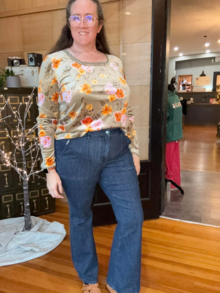 CLASSY DARK WASH HIGH WAIST FLARE WITH TROUSER PATCH POCKETS JUDY BLUE JEANS (Copy)