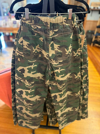 GREEN CAMO BACKROADS BARREL JEAN DENIM