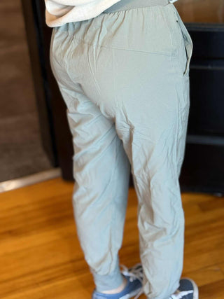HIGH-WAISTED CAPRI ZIPPERED JOGGERS – SHADOW GREY