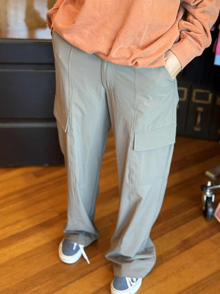 ESSENTIAL HIGHWAIST JIPPERED CARGO JOGGER MOSS GREEN MONO B