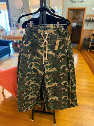 GREEN CAMO BACKROADS BARREL JEAN DENIM