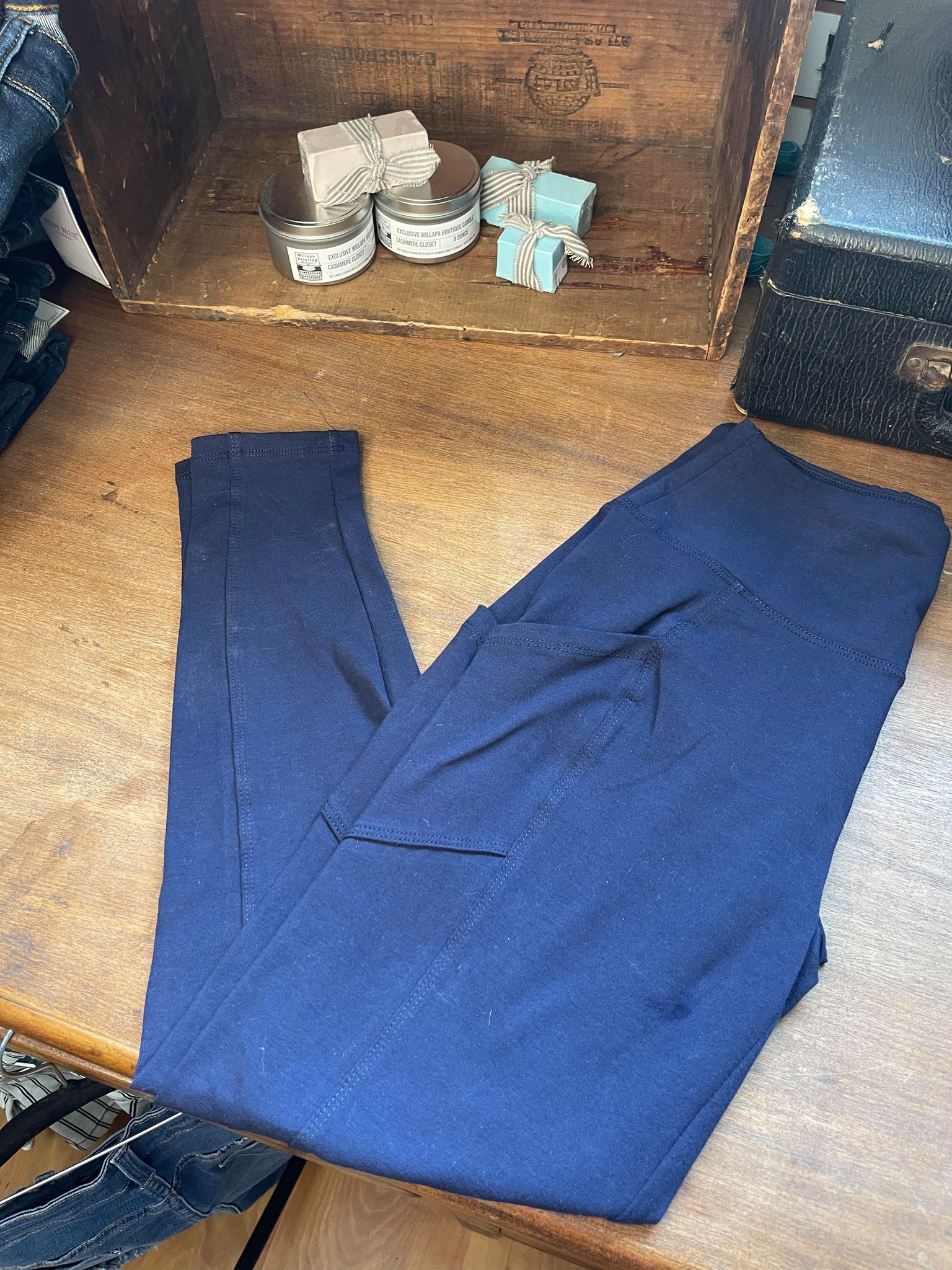 NAVY LEGGINGS WITH SIDE POCKETS- PLUS/REG