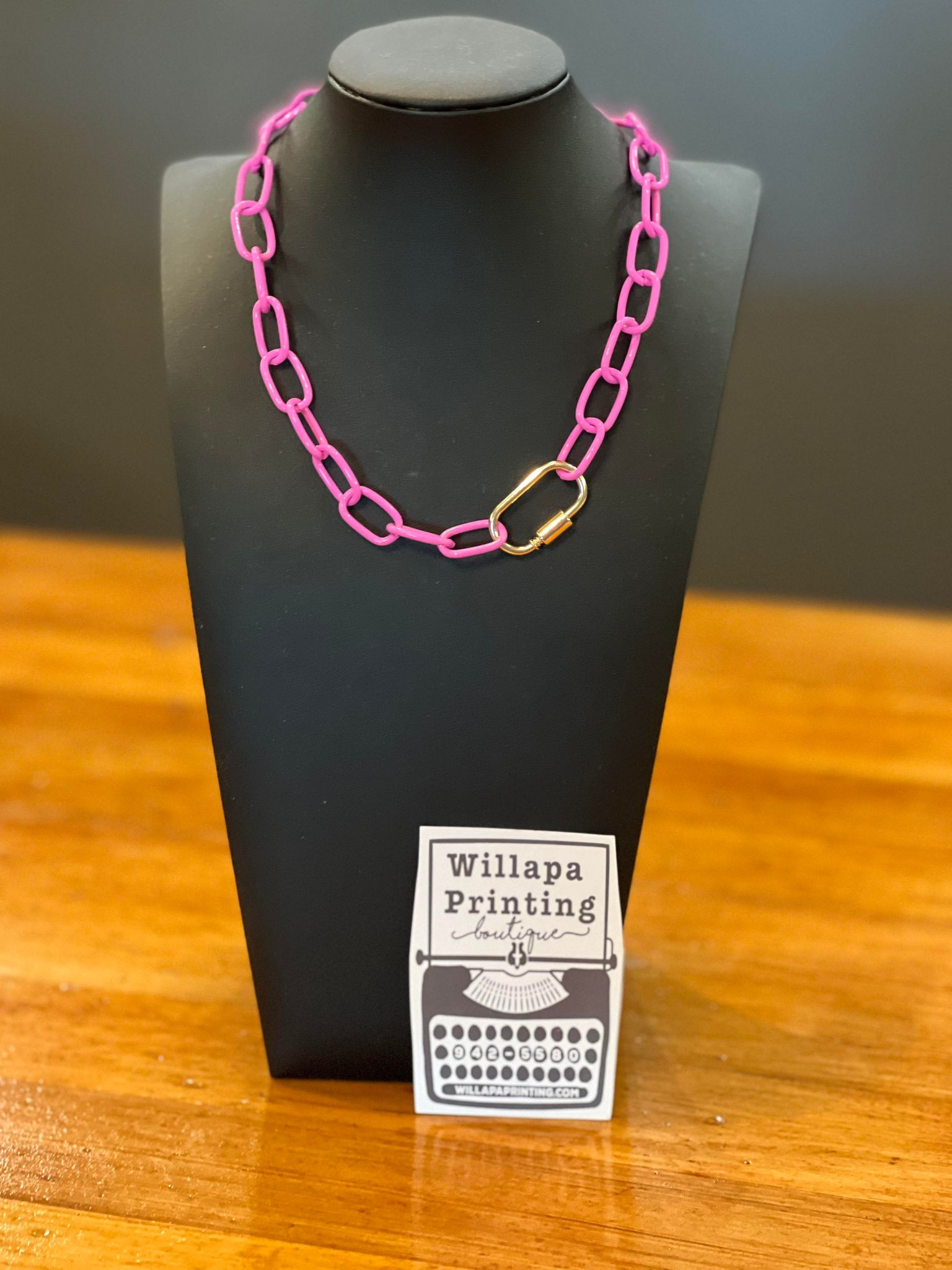 HOT PINK CHAIN LINK NECKLACE WITH CARABINER