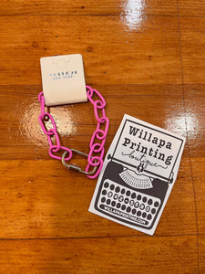 HOT PINK CHAIN LINK BRACLET WITH CARABINER