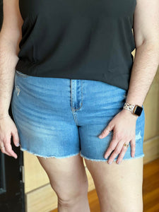 "CHILLAXING" MEDIUM WASHED LIGHT DISTRESSING JUDY BLUE SHORTS