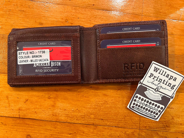 1738 BROWN PATTERNED MENS CENTER FOLD WALLET