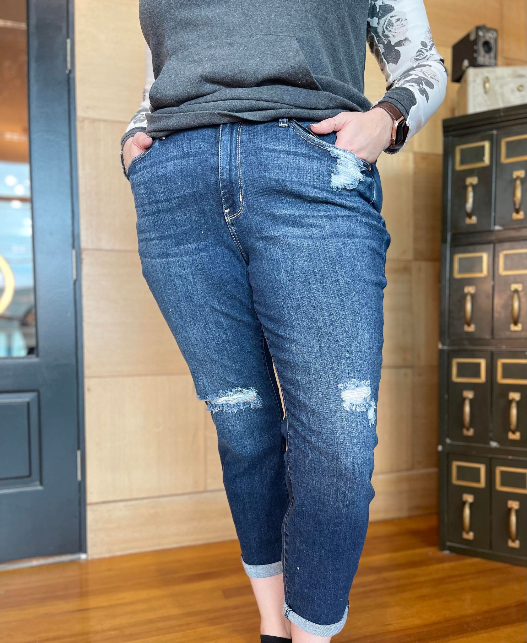 "VALENTINE FINE" JUDY BLUE MEDIUM WASH HIGH RISE BOYFRIEND JEANS
